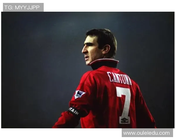 全球足坛传奇球星的辉煌历程与影响力探讨 全球足坛传奇球星的辉煌历程与影响力探讨